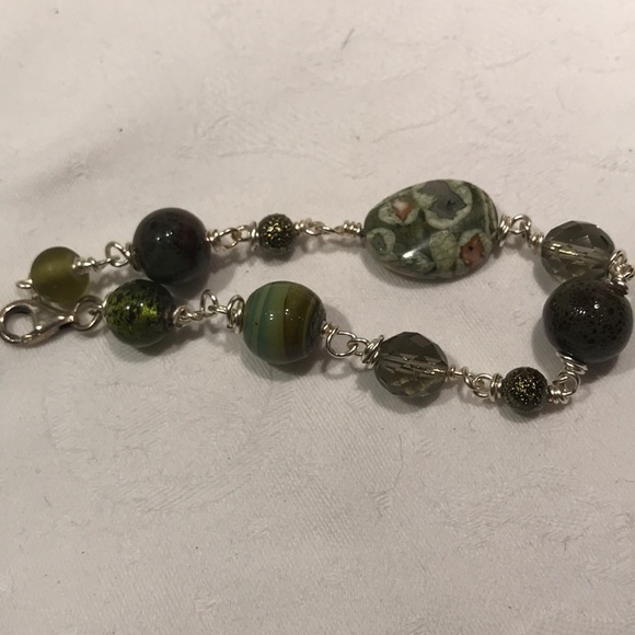 Artisan Glass and stone bead bracelet in green - Picture 9 of 9